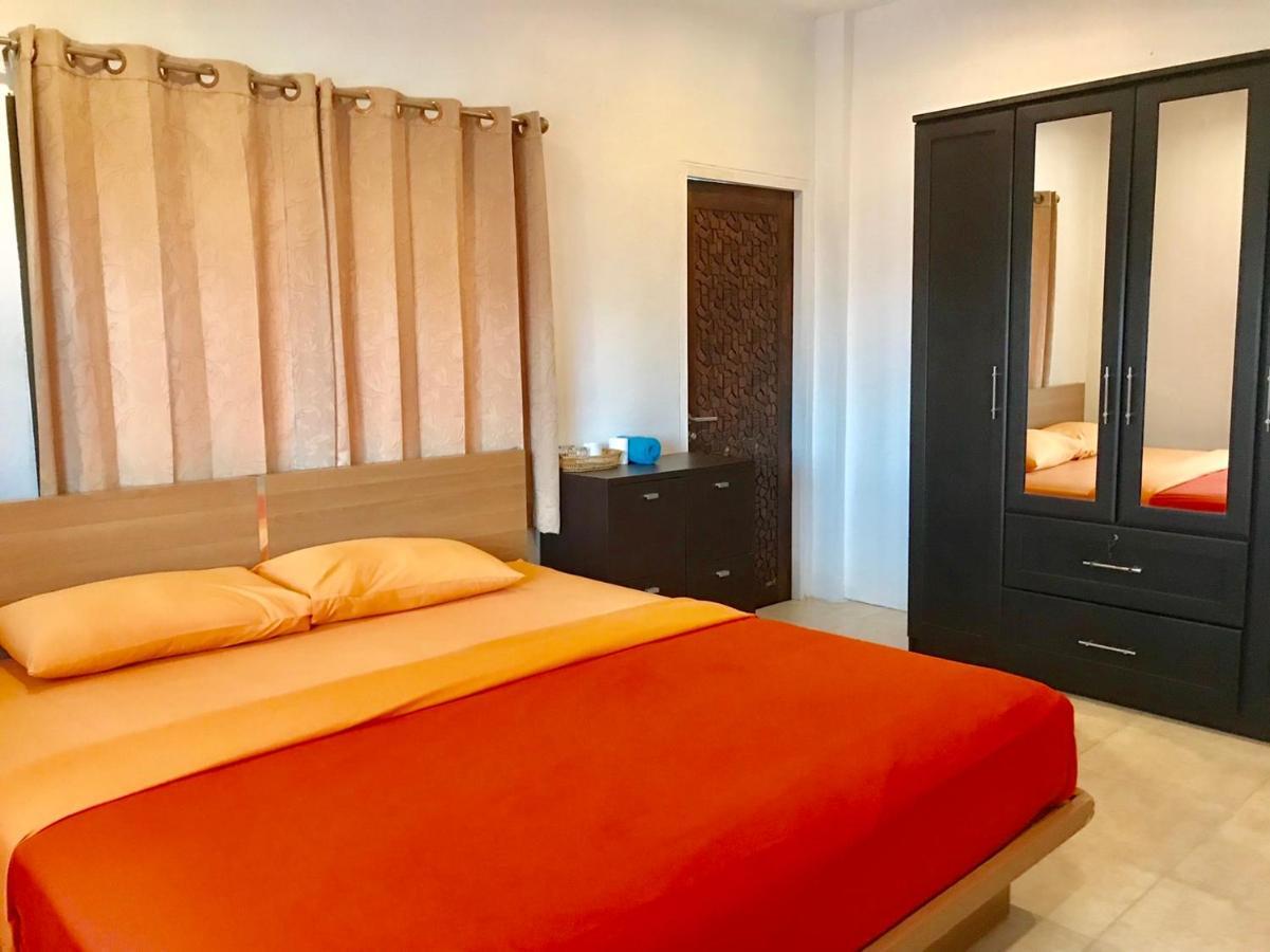 Hiranyika Cafe & Bed Hostel Ко Самуи Екстериор снимка