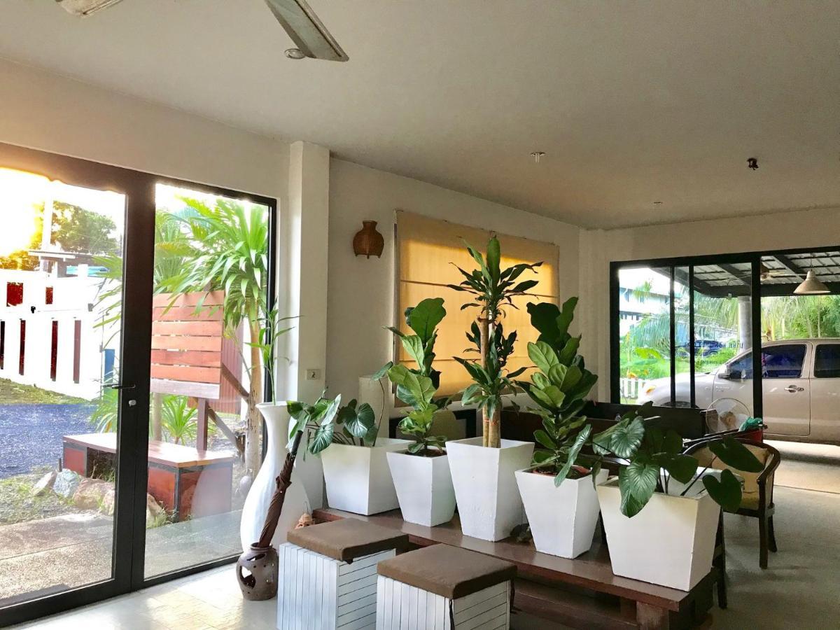 Hiranyika Cafe & Bed Hostel Ко Самуи Екстериор снимка