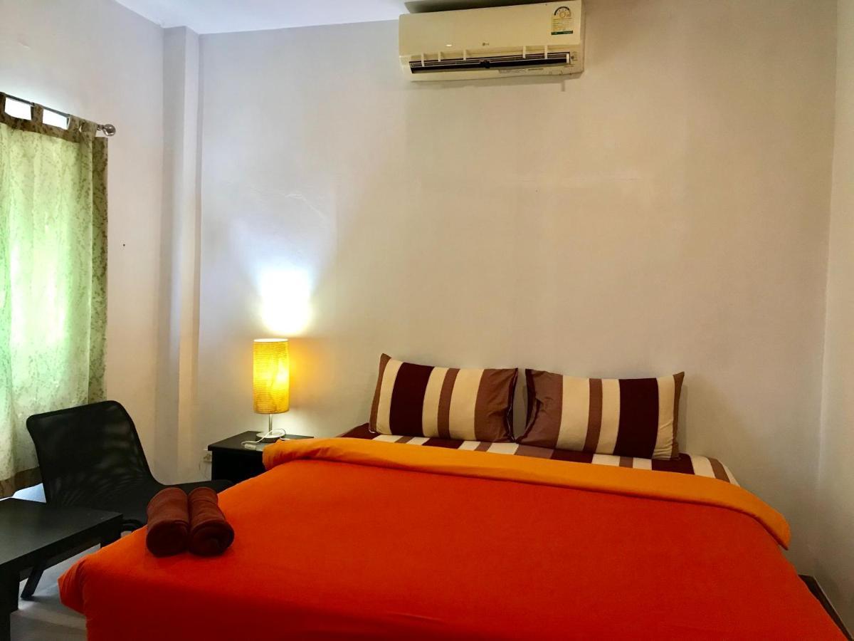 Hiranyika Cafe & Bed Hostel Ко Самуи Екстериор снимка